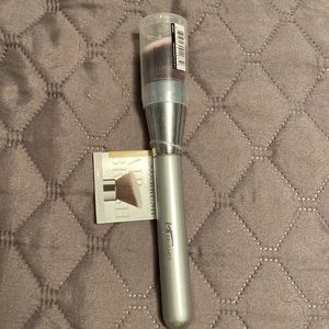 IT Cosmetics Complexion Perfection Brush